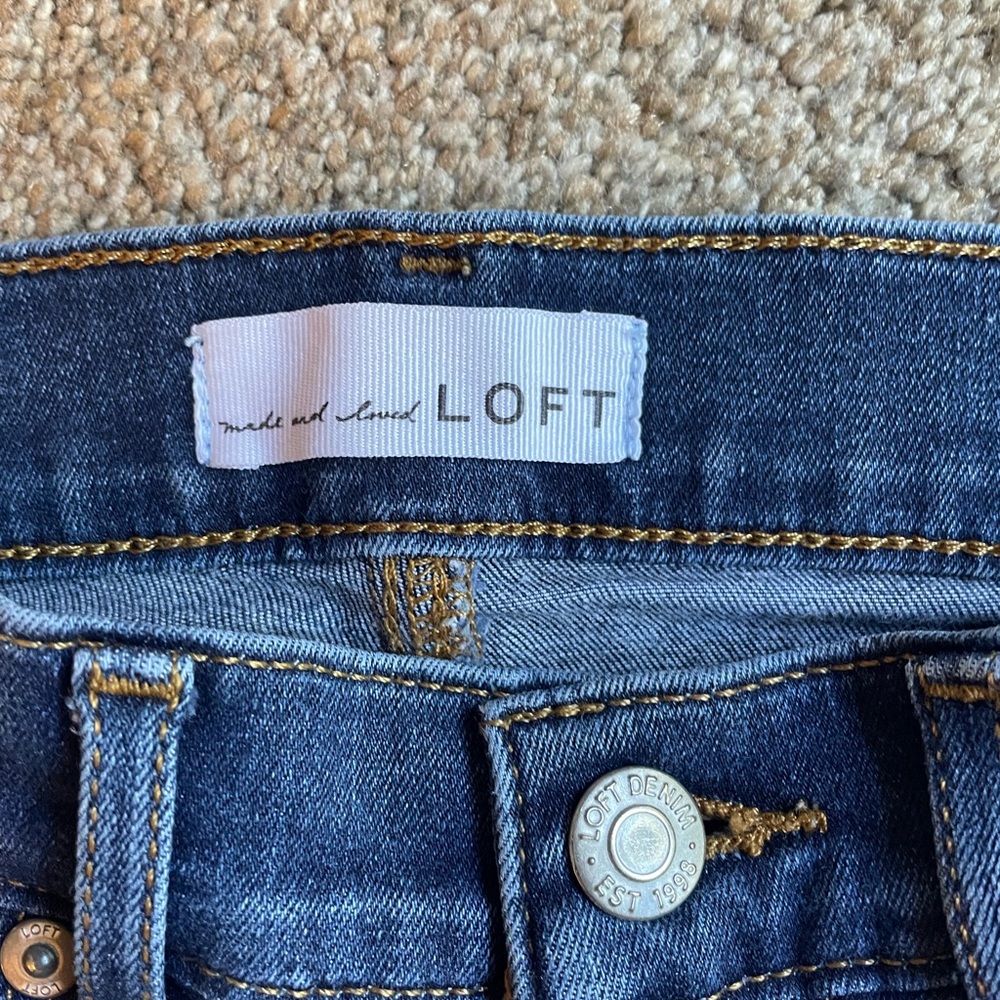 LOFT Petite Mid Rise  Skinny Jeans in Vintage Dark Wash - Picture 5 of 9